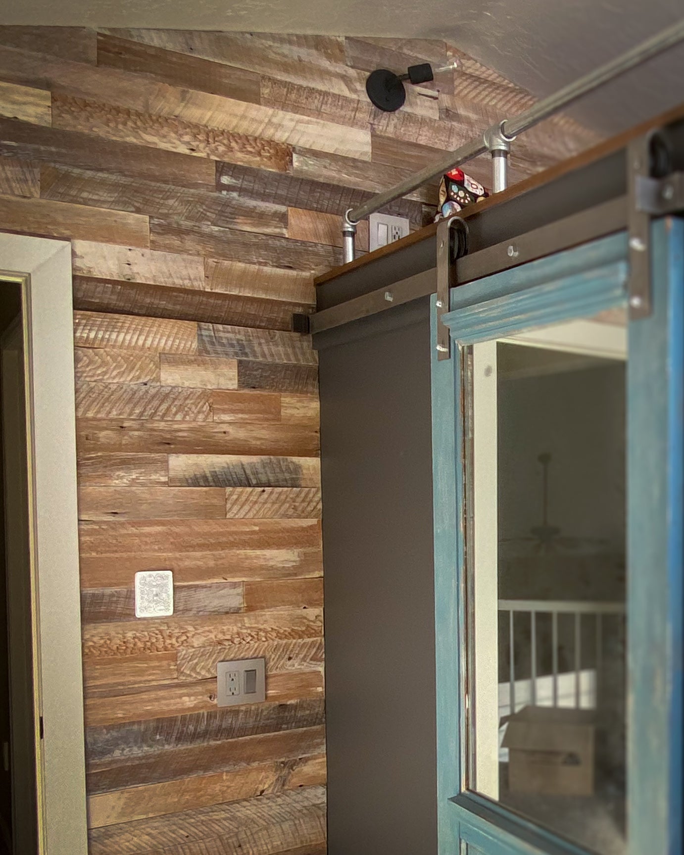 Coastal Drift - Whitewashed Reclaimed Wall Planks