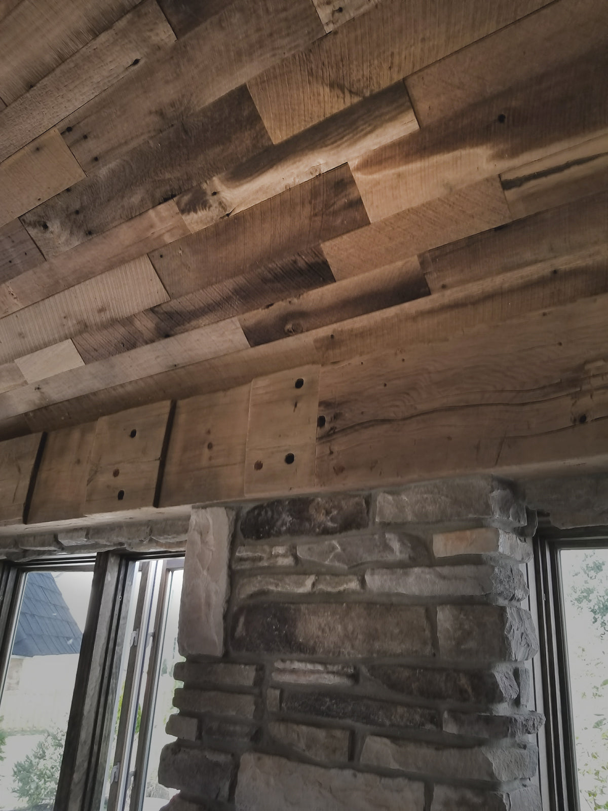Reclaimed Tobacco Barn – Rustic Brown Wood Wall Planks