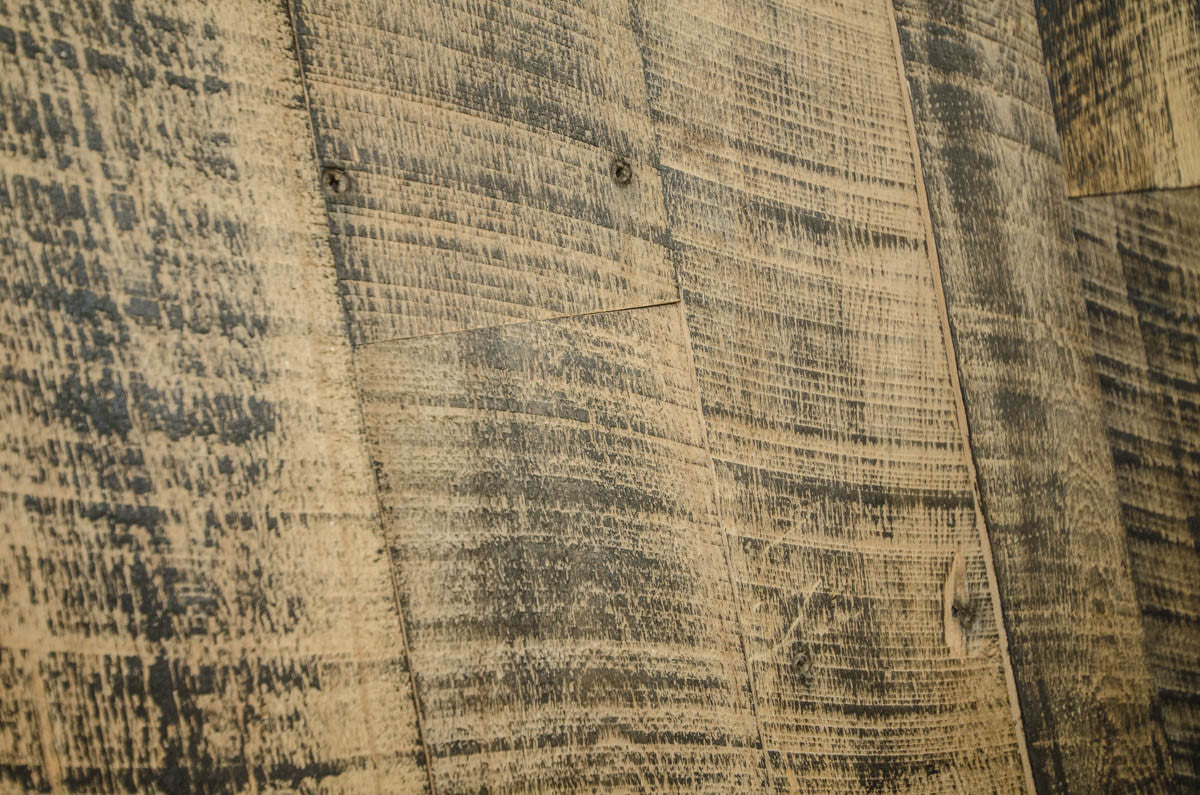 Whiskey Barrel – Charred Oak-Style Reclaimed Wall Planks